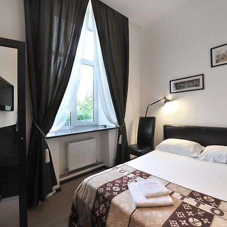אודסה Hotel Reno On Deribasovskaya מראה חיצוני תמונה